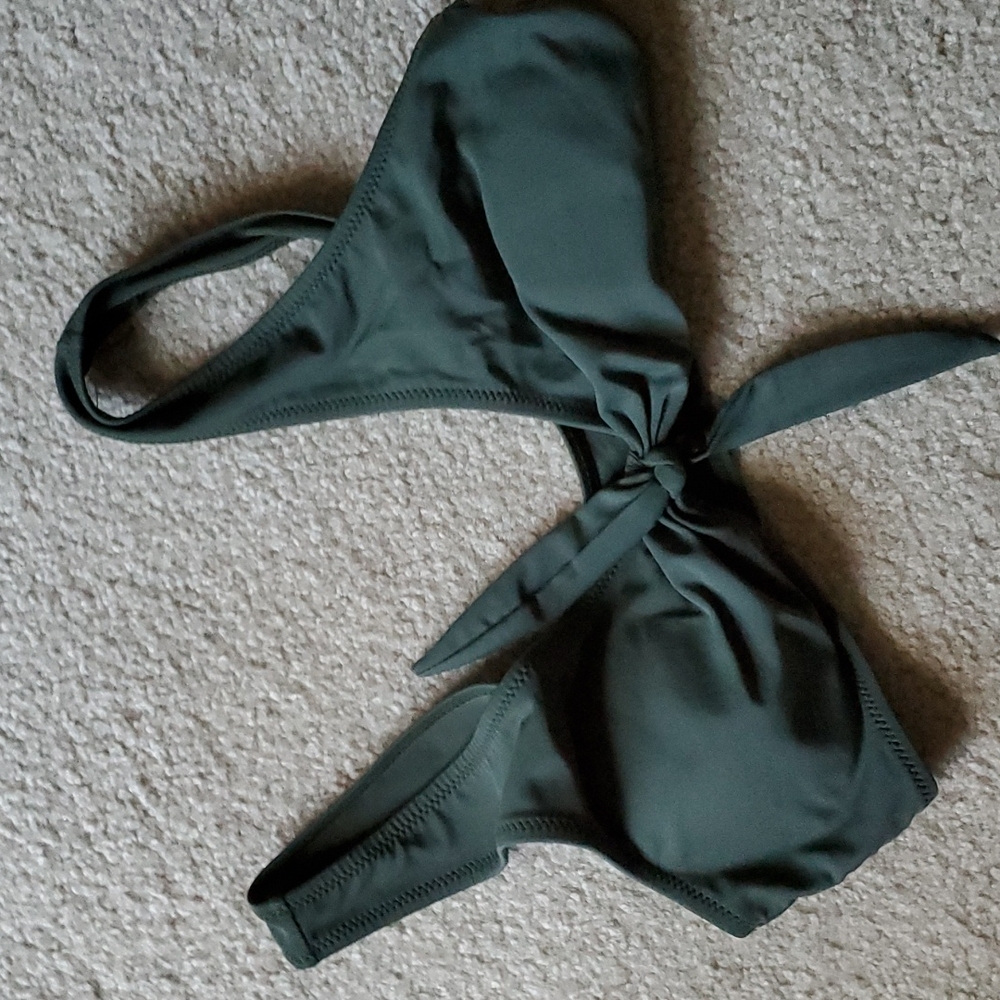 Bikini - Picture 4 of 5